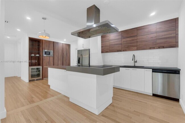 Building Photo - Northeast 99th Street, Miami Shores, FL 33138 - 3 BR 2.5 BA house