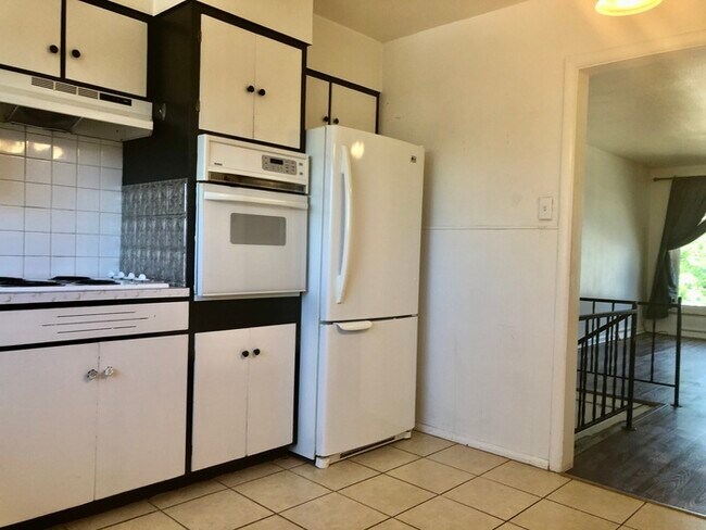 Building Photo - Stunning Duplex in Greeley