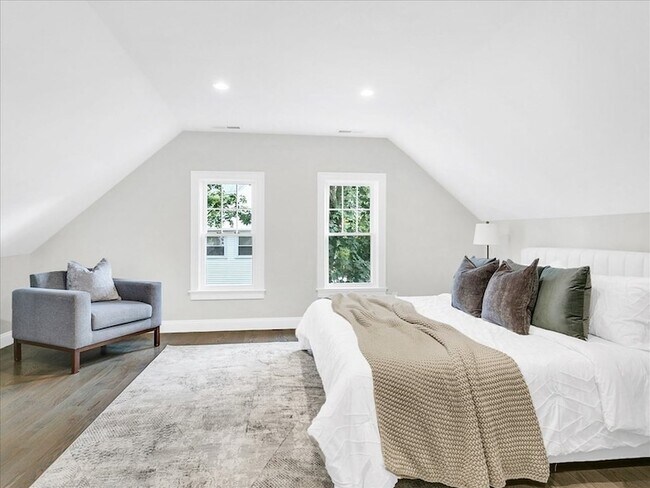 Building Photo - 18 Laurel St