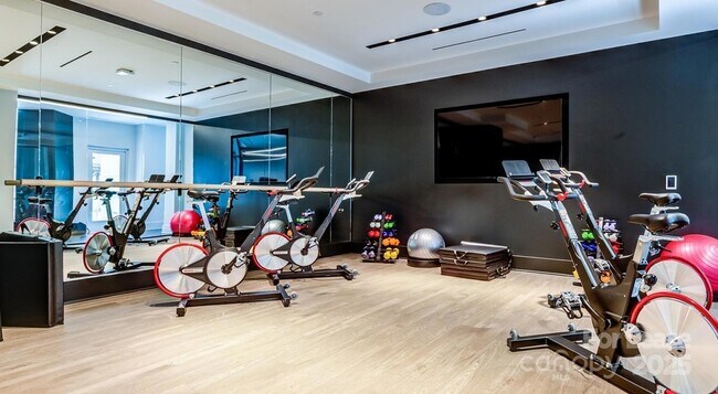 Building Photo - 4425 Sharon Rd