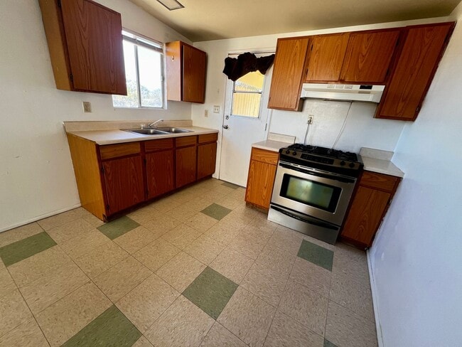 Building Photo - 6548 Sahara Ave