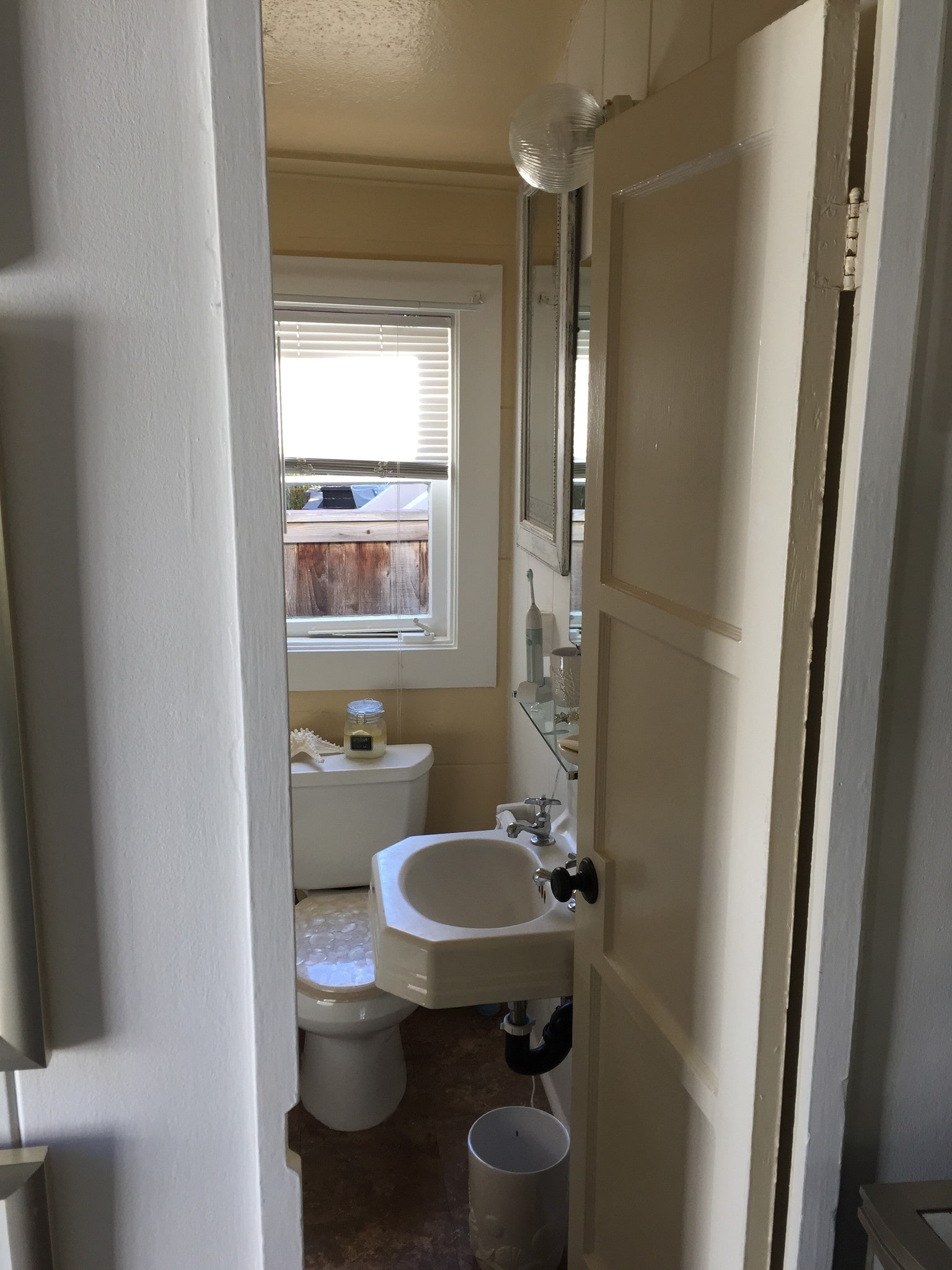 Building Photo - 2612 Victoria Dr