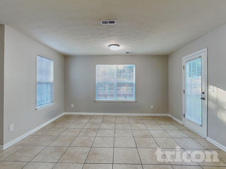 Building Photo - 5005 Eagle Creek Dr
