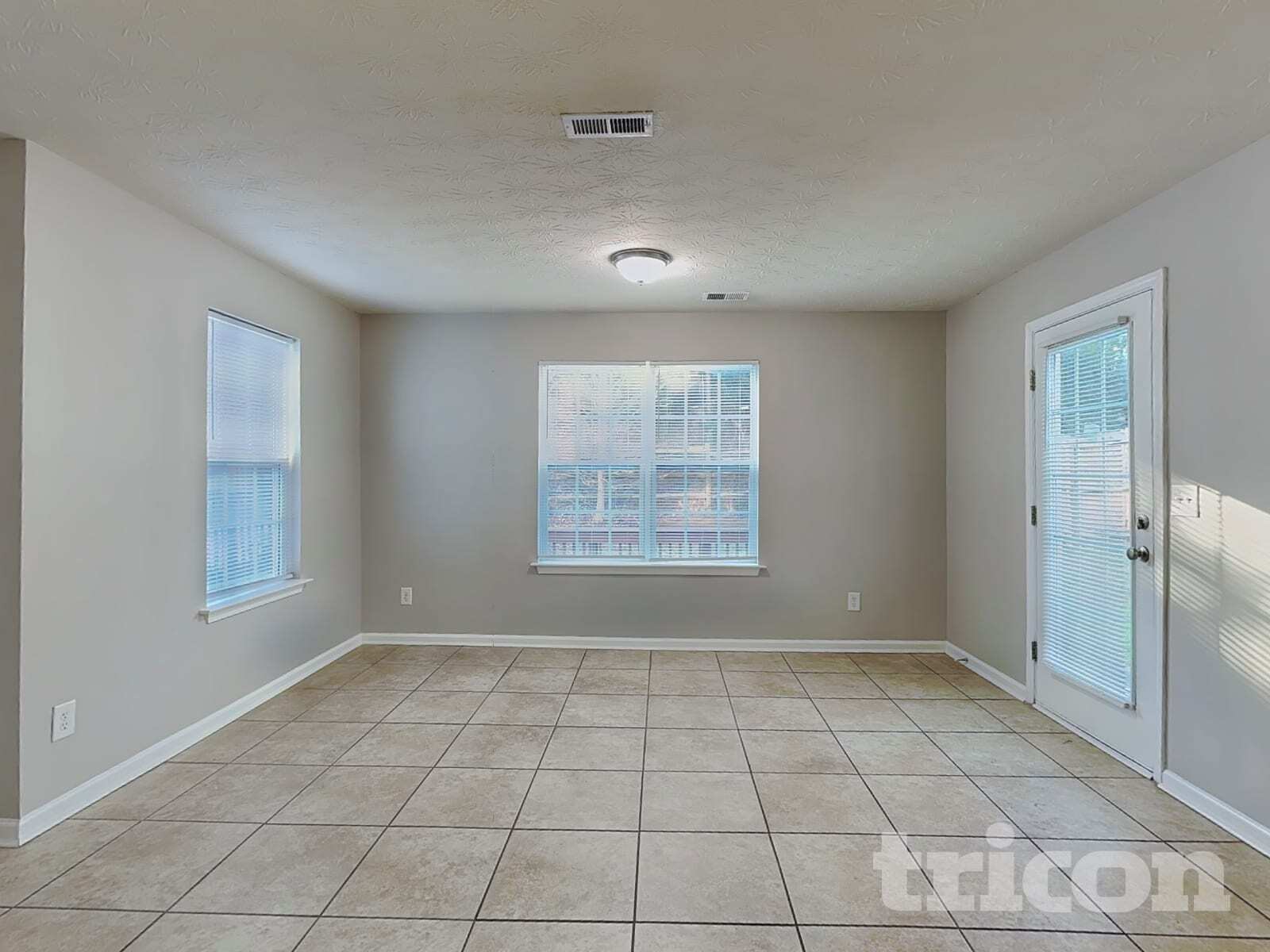 Building Photo - 5005 Eagle Creek Dr