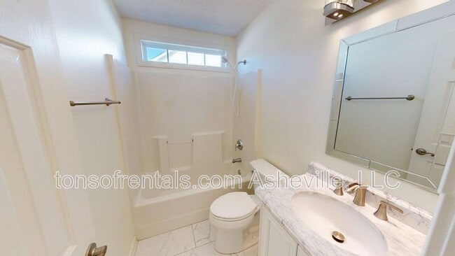 Building Photo - 342 Meadow Pathway Dr