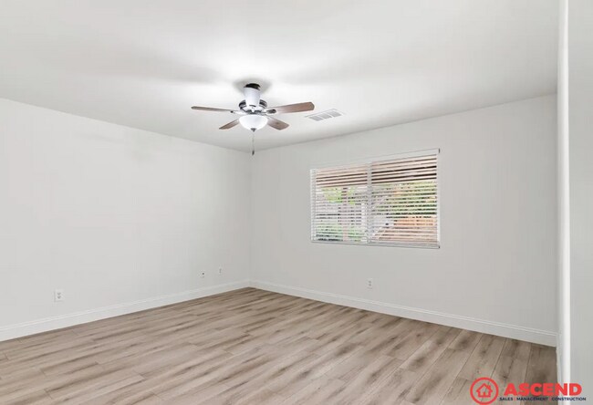 Building Photo - Spacious 4BD/2BA Home in Bakersfield (93312) – Garage, Fireplace & Pet-Friendly!