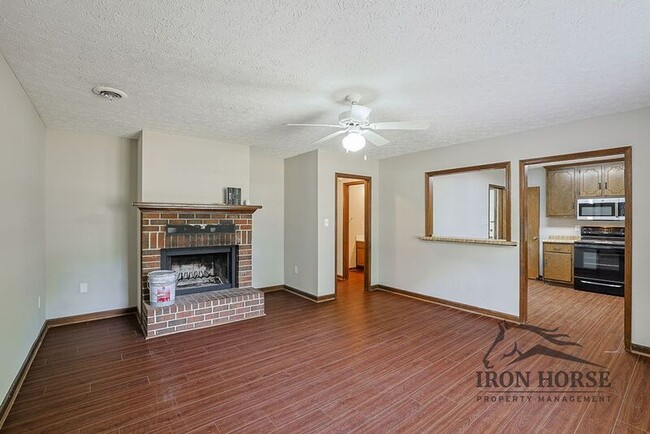 Building Photo - 229 N Burson Ave