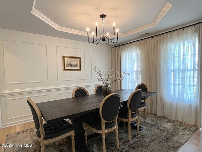 Building Photo - 561 Thorncliff Dr