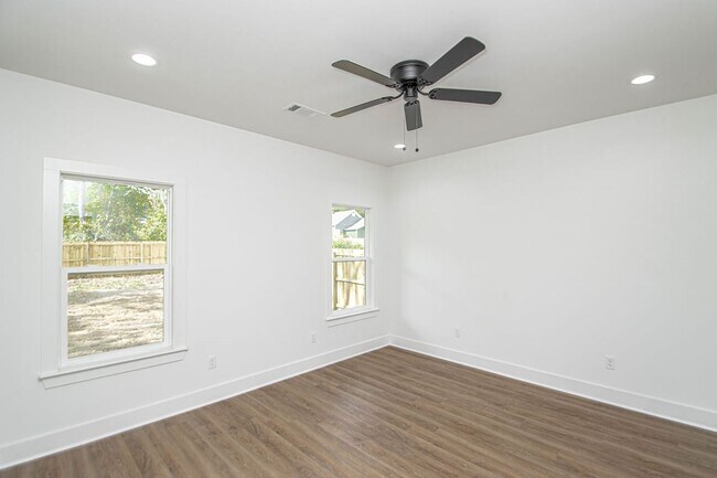 Building Photo - Move-In Ready New Construction Near Downtown & Hospitals!