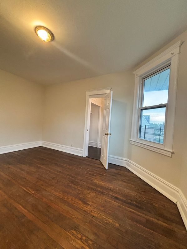 Building Photo - 105 Brookside Ave