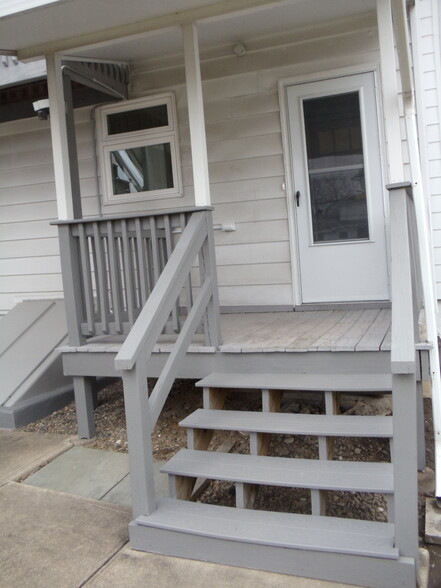 Building Photo - 376 Miller St