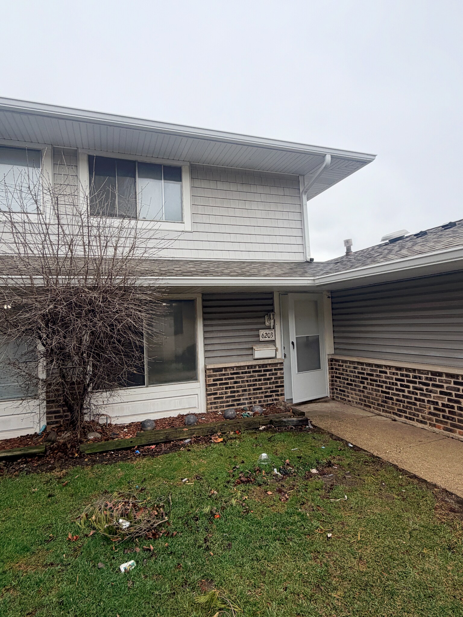 Building Photo - 6203 Kit Carson Dr