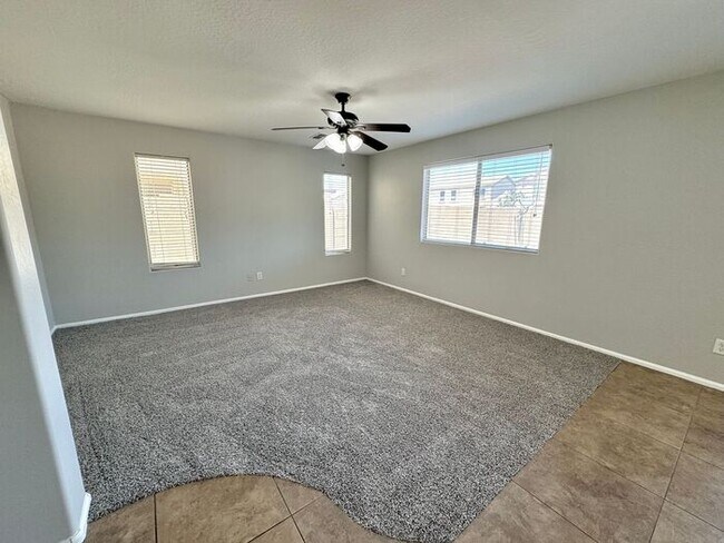 Building Photo - Stunning 4Bedrooms/2.5 Bath Home!
