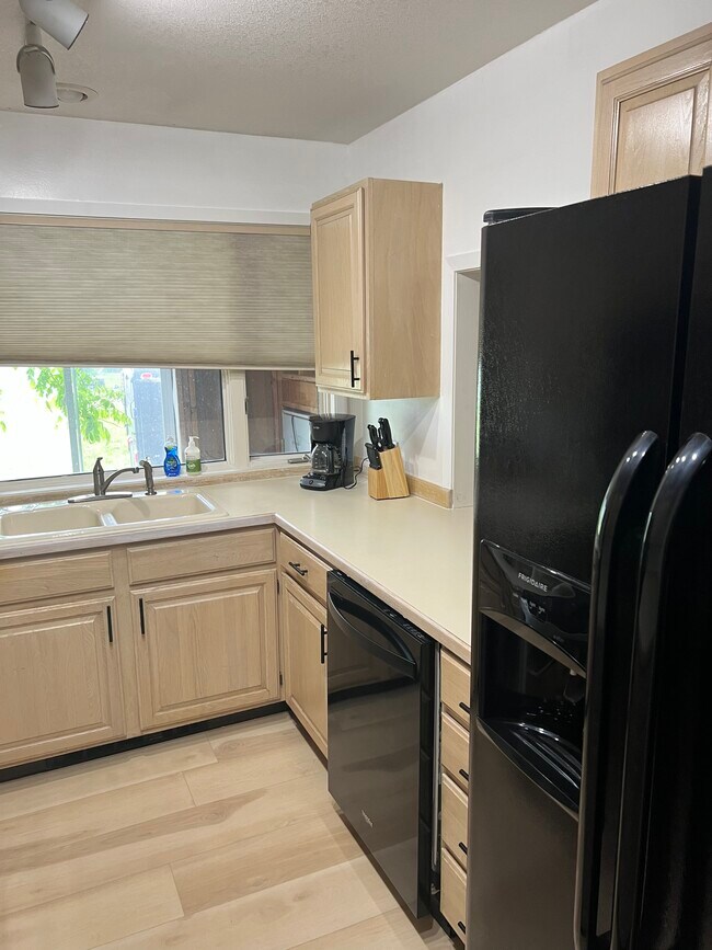 Building Photo - 151 Toftum Ln