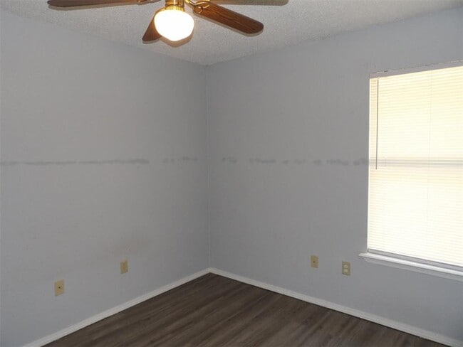 Building Photo - 223 Brad St