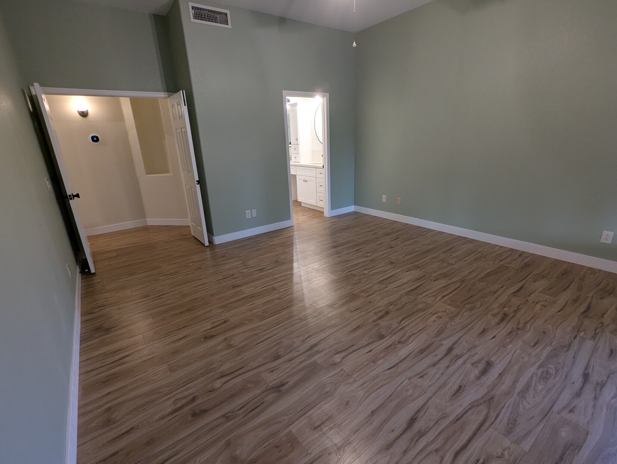 Building Photo - 267 E Smoke Tree Rd