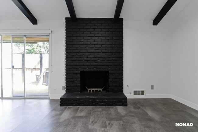 Building Photo - Charming 2BR Condo in Fresno