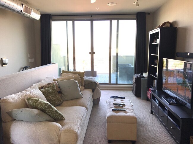 Building Photo - Beautiful Property with Contemporary Flair