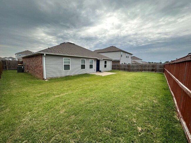 Building Photo - 1600 Scotland Dr