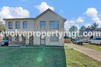 Building Photo - WELL PRICED IN GREAT LOCATION!