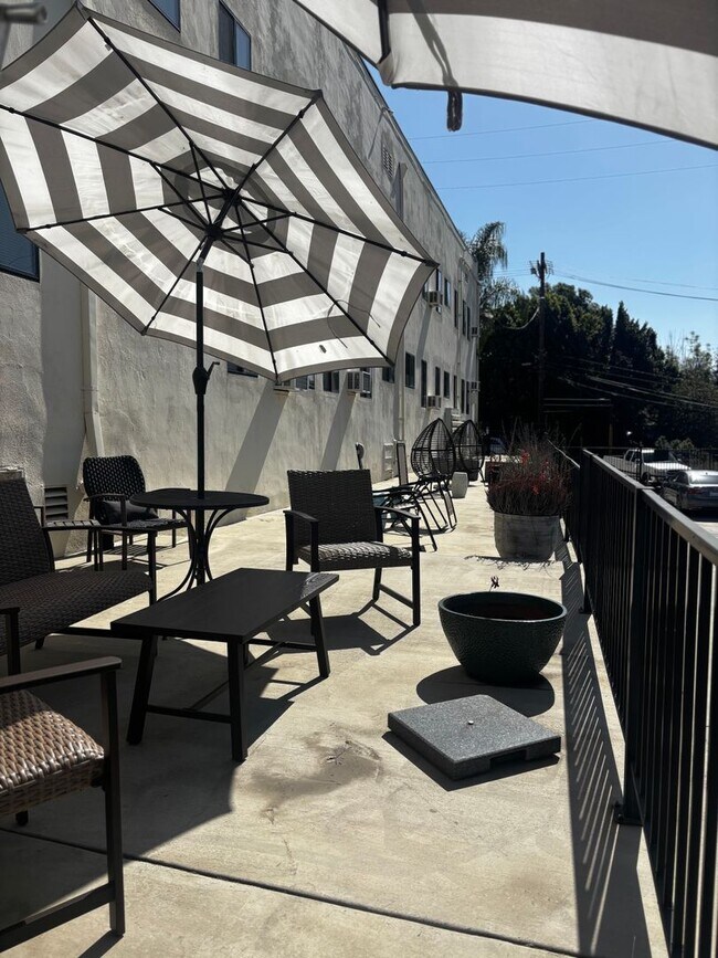 Building Photo - Studio with a view. Close to DTLA, Eagle R...