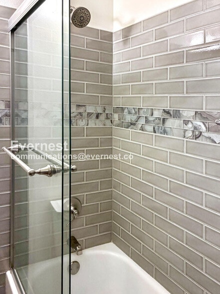 Building Photo - 1301 University Ave