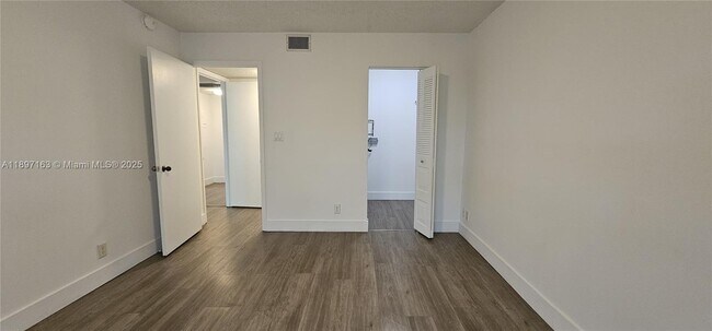 Building Photo - 8100 Geneva Ct