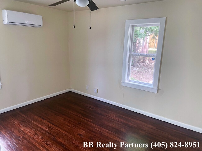 Building Photo - 4620 E 4th St