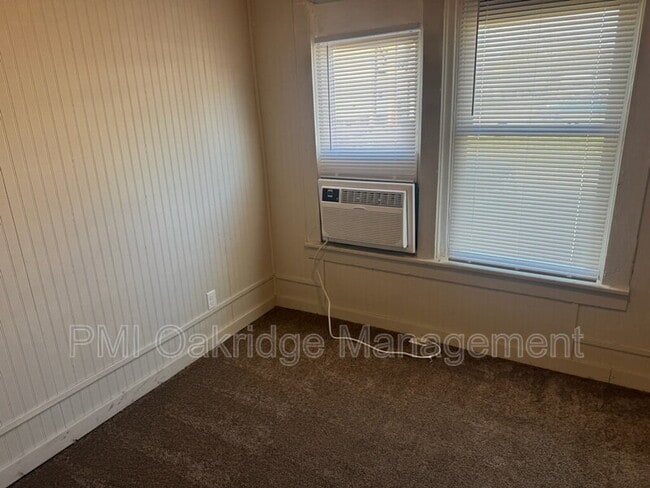 Building Photo - 321 E South St