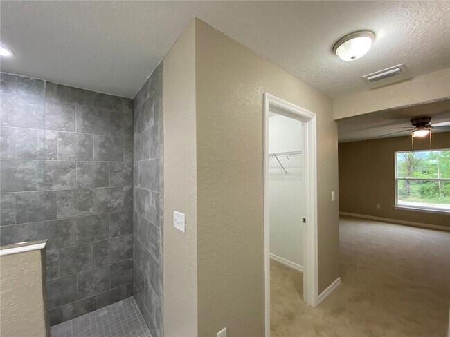 Building Photo - 745 Marion Oaks Manor