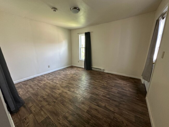 Building Photo - 107 W Pulteney St
