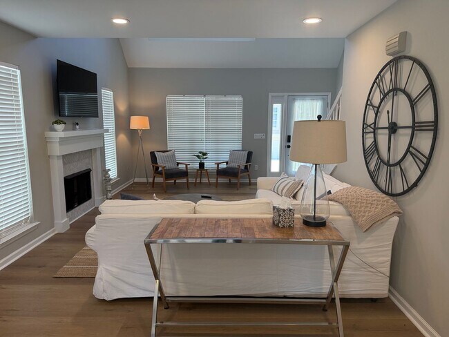 Building Photo - 10 Cobblestone Ct