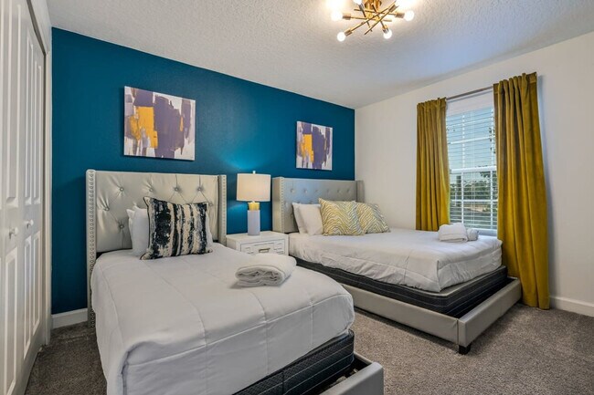 Building Photo - 5047 Windermere Ave