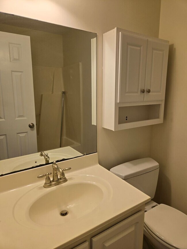 Building Photo - Merestone -Single Story Townhome,  Near by Shopping &  Halyburton Park, Lawn & Trash Included