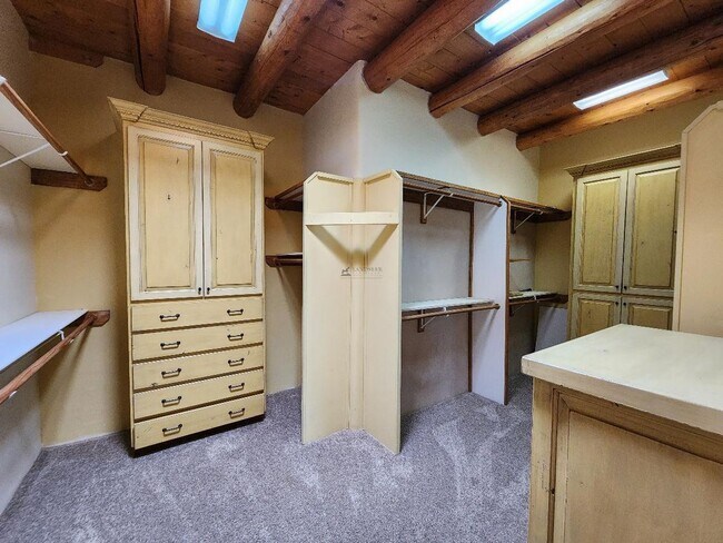 Building Photo - 4 Palentine Rd