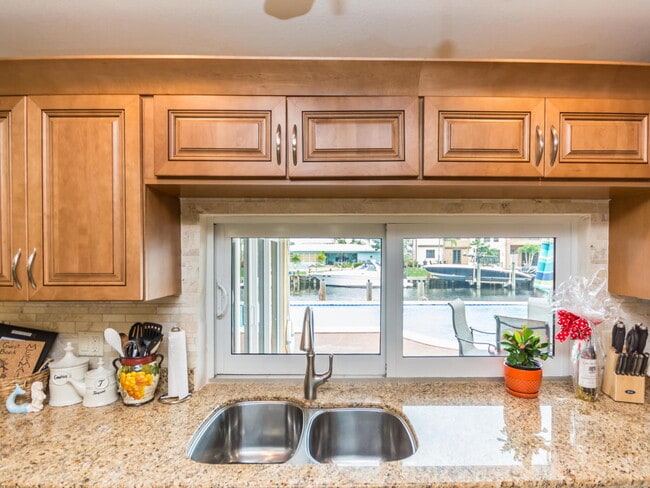 Building Photo - 4930 NE 27th Ave