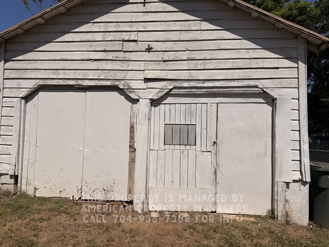Building Photo - 421 Grace Ave NW