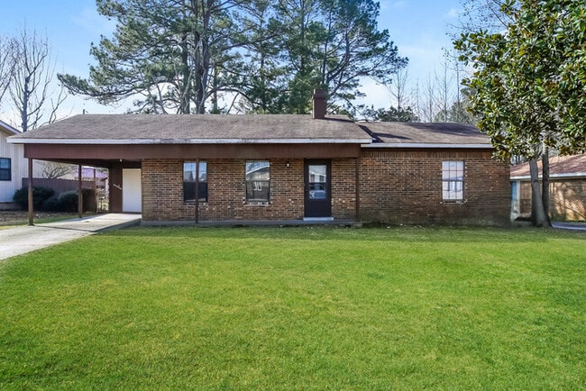 Primary Photo - 1101 Grazing Ln