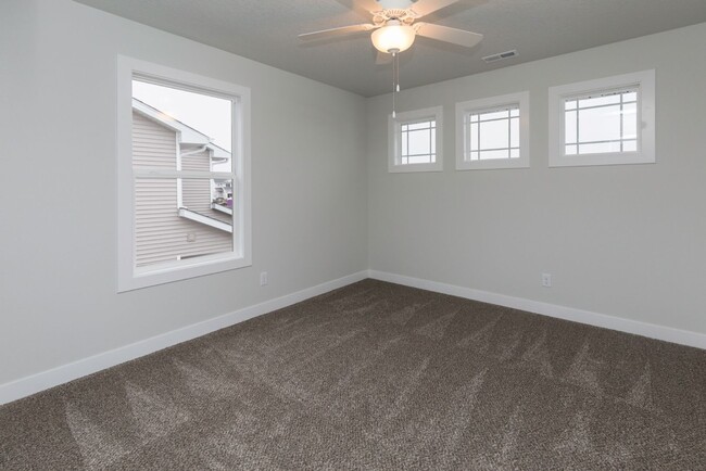 Building Photo - MOVE-IN SPECIAL!! Altoona home available 4...