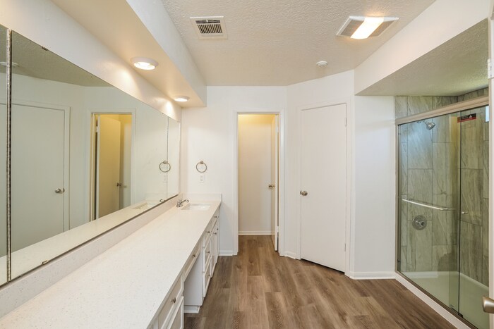 Building Photo - 13823 Swiss Hill Dr