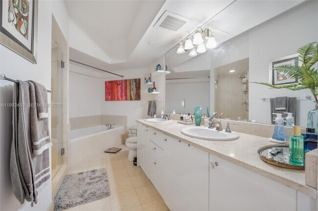 Building Photo - 20000 E Country Club Dr