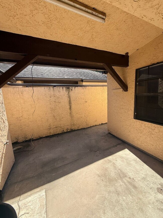 Building Photo - Updated 2-Bedroom Apartment in Quiet Ocala Community