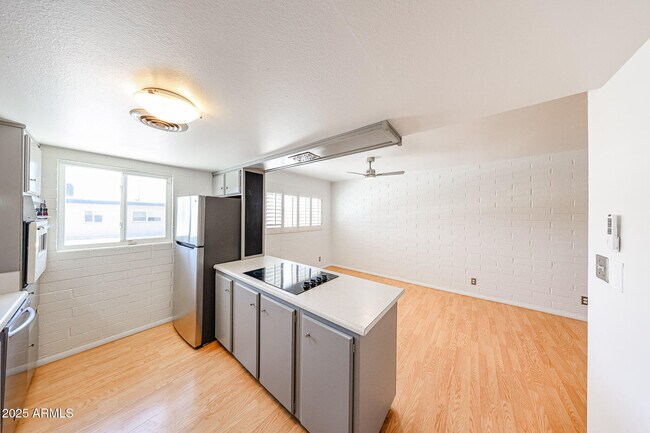 Building Photo - 6544 N 12th St