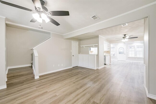 Building Photo - 433 Sunset Dr