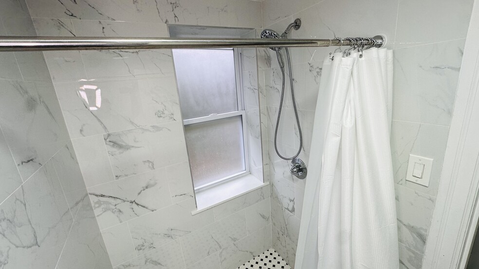 Building Photo - 6646 McCallum St