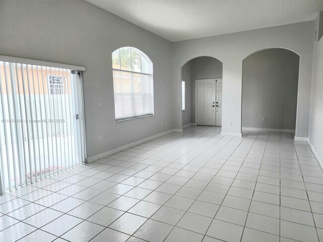Building Photo - 986 NW 136th Ct