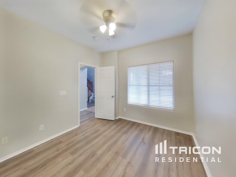 Building Photo - 1480 E Anna Dr