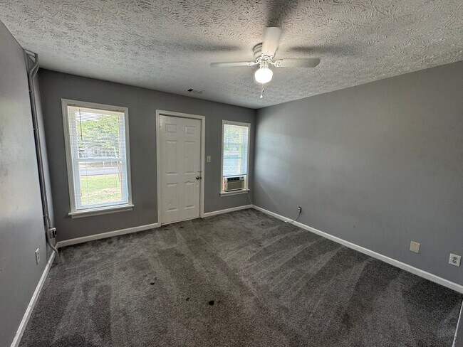 Building Photo - 1354 Cave Spring Rd SW