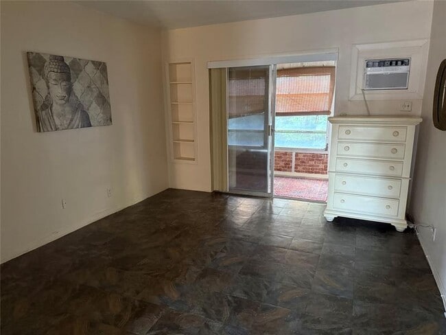 Building Photo - 2115 NE 42nd Ct