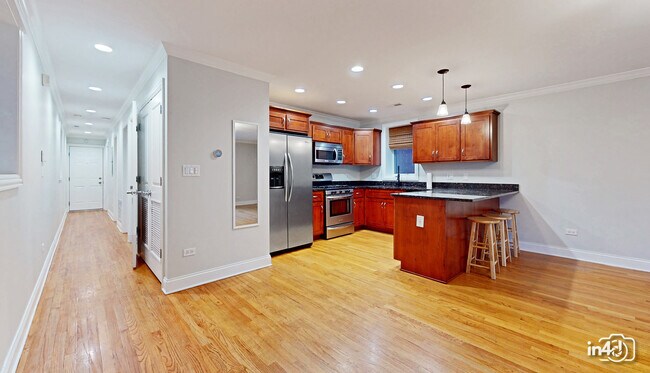 Building Photo - 1504 W Augusta Blvd